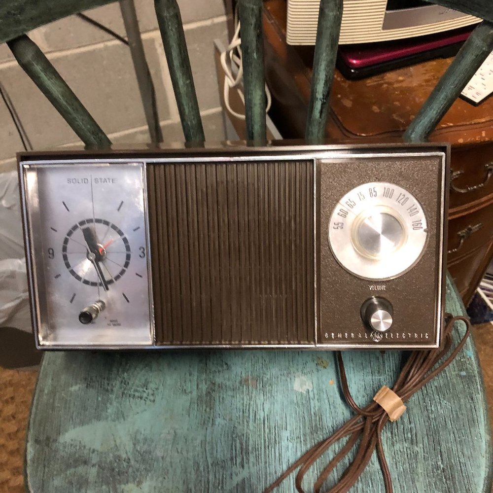 General Electric Vintage Am radio alarm clock .